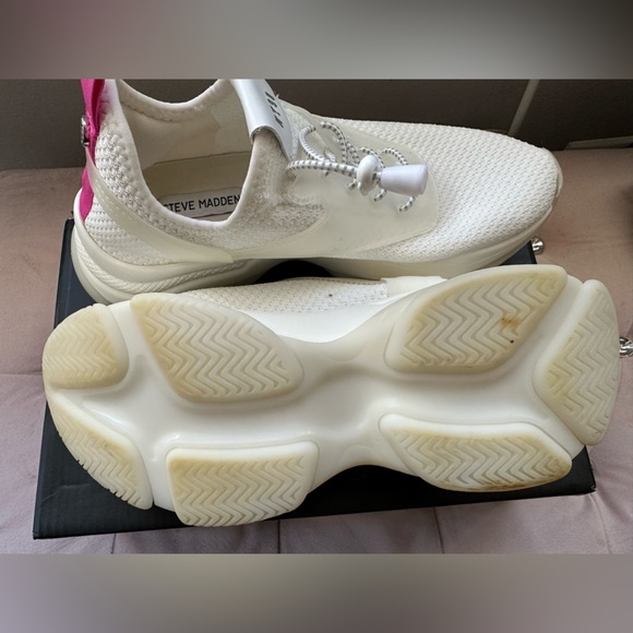 Steve Madden White Sneakers - Picture 4 of 4